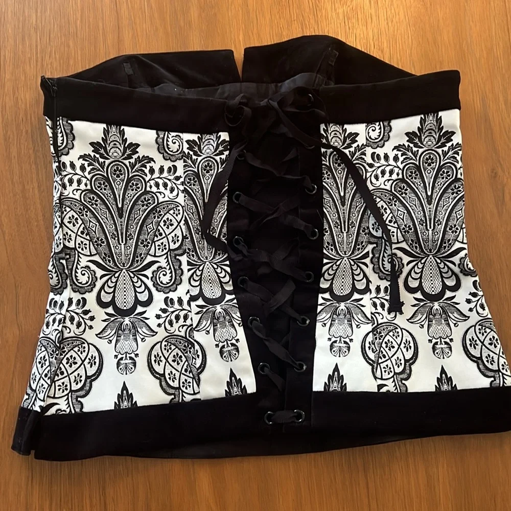 White House black market size 6 bustier - Picture 3 of 9